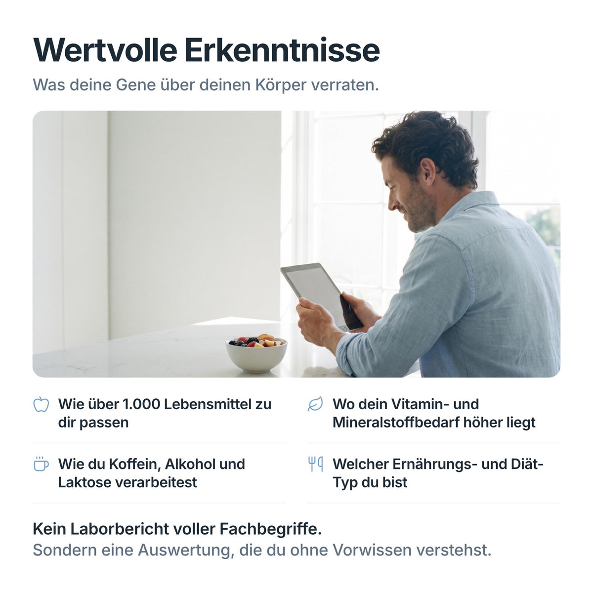 Mann liest seine Auswertung zum DNA-Test zur Ernährung: Lebensmittel, Vitamine, Koffein, Ernährungs- und Diät-Typ