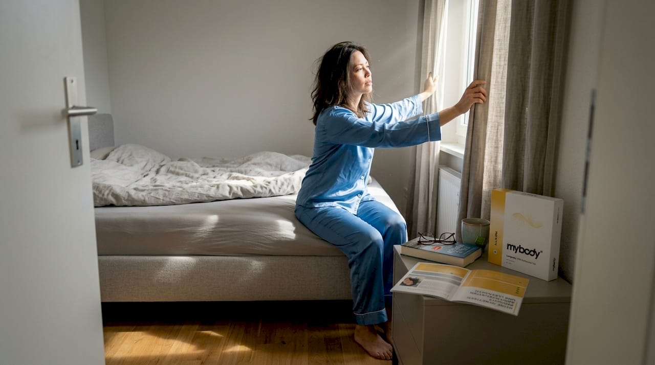 Ganz entspannt beginnt sie ihren Tag mit ihrer morgendlichen Routine.