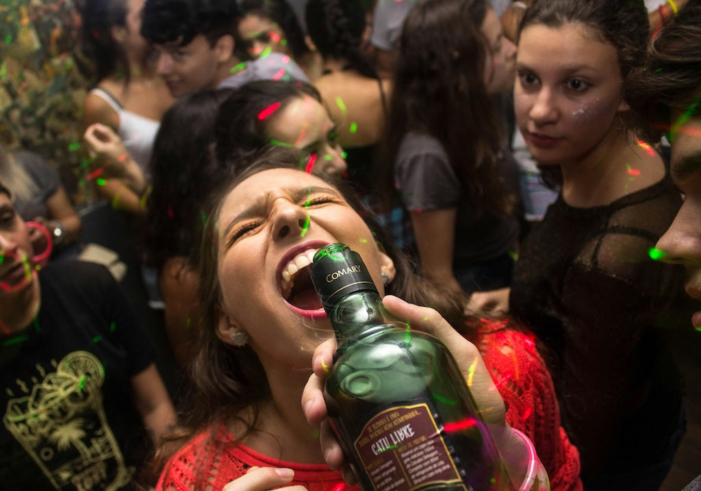Alkohol &amp; Gene: Warum dir ein Glas Wein den nächsten Tag ruiniert