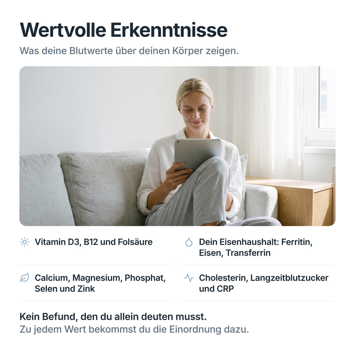 Frau liest auf dem Tablet ihre Auswertung zum VitalCheck: Vitamine, Eisenhaushalt, Mineralstoffe