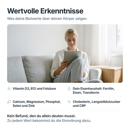 Frau liest auf dem Tablet ihre Auswertung zum VitalCheck: Vitamine, Eisenhaushalt, Mineralstoffe