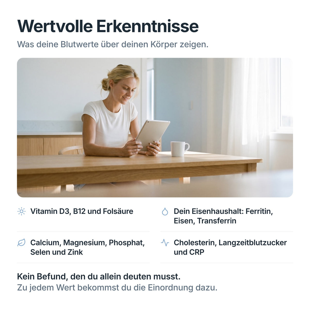 Frau liest auf dem Tablet ihre Auswertung zum VitalCheck: Vitamine, Eisenhaushalt, Mineralstoffe